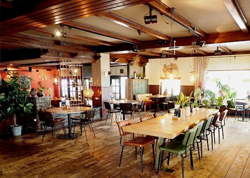Grand café van restaurant Jooi in Egmond aan Zee